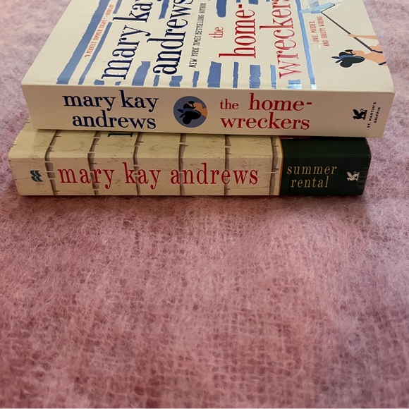 Book Bundle 📖 - Picture 7 of 8